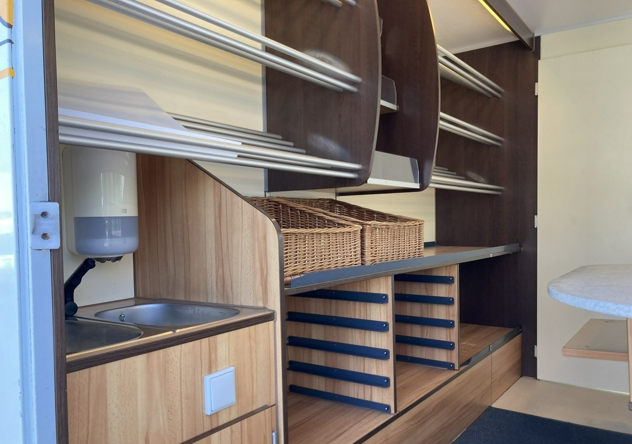 Renault Master Autosklep pieczyw Gastronomiczny Food Truck Foodtruck sklep Borco 20 - Camion magasin: photos 4 Renault Master Autosklep pieczyw Gastronomiczny Food Truck Foodtruck sklep Borco 20 - Camion magasin: photos 4