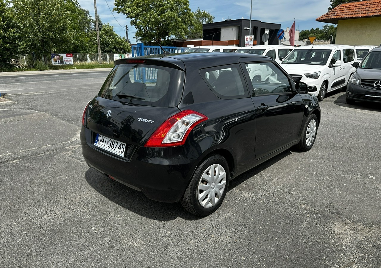 Suzuki Swift V Suzuki Swift 1.2-94KM Klima Model 2012 - Voiture: photos 3 Suzuki Swift V Suzuki Swift 1.2-94KM Klima Model 2012 - Voiture: photos 3
