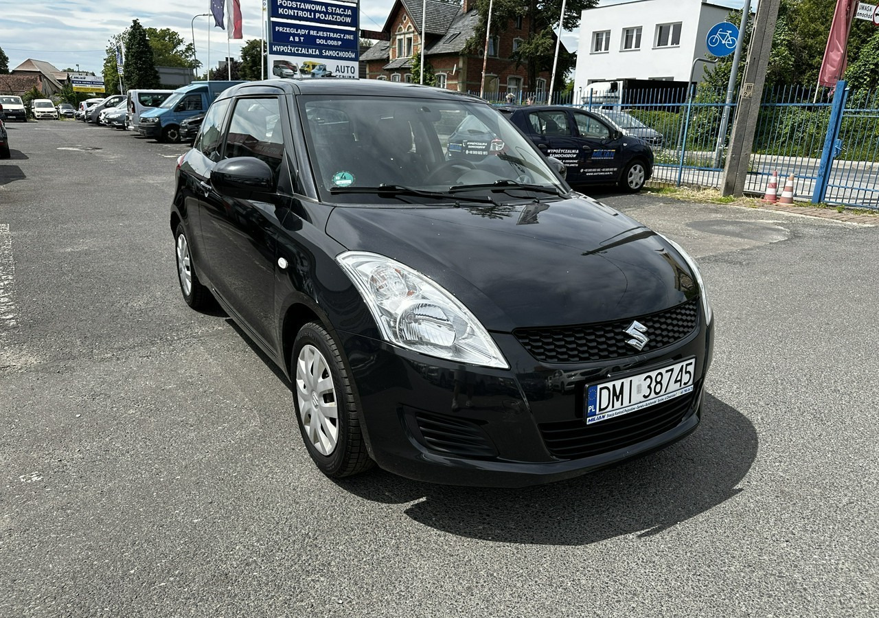Suzuki Swift V Suzuki Swift 1.2-94KM Klima Model 2012 - Voiture: photos 1 Suzuki Swift V Suzuki Swift 1.2-94KM Klima Model 2012 - Voiture: photos 1