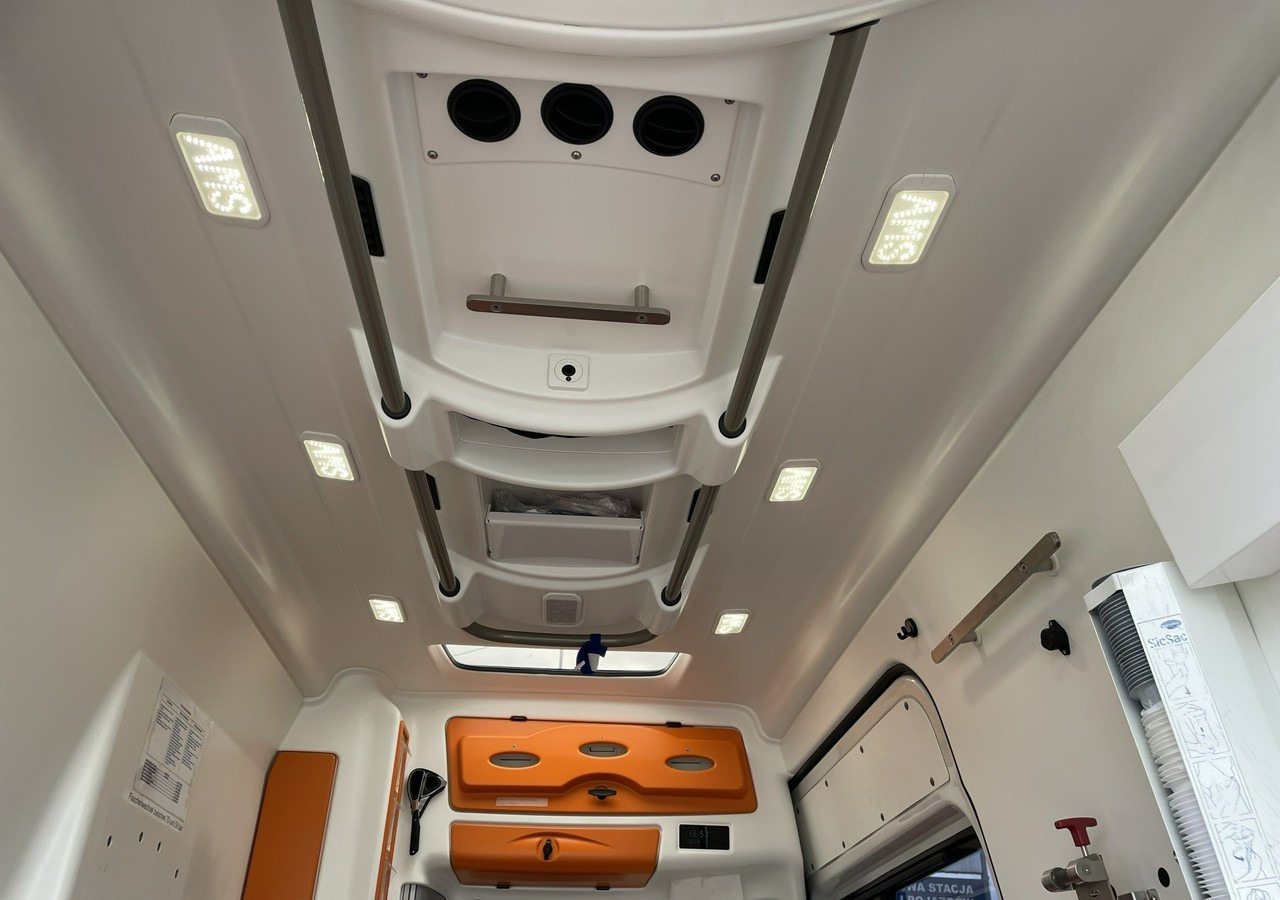 Ambulance Volkswagen Crafter Crafter 2.0-163KM Karetka Ambulans Wyposażony Model 2016: photos 9 Ambulance Volkswagen Crafter Crafter 2.0-163KM Karetka Ambulans Wyposażony Model 2016: photos 9