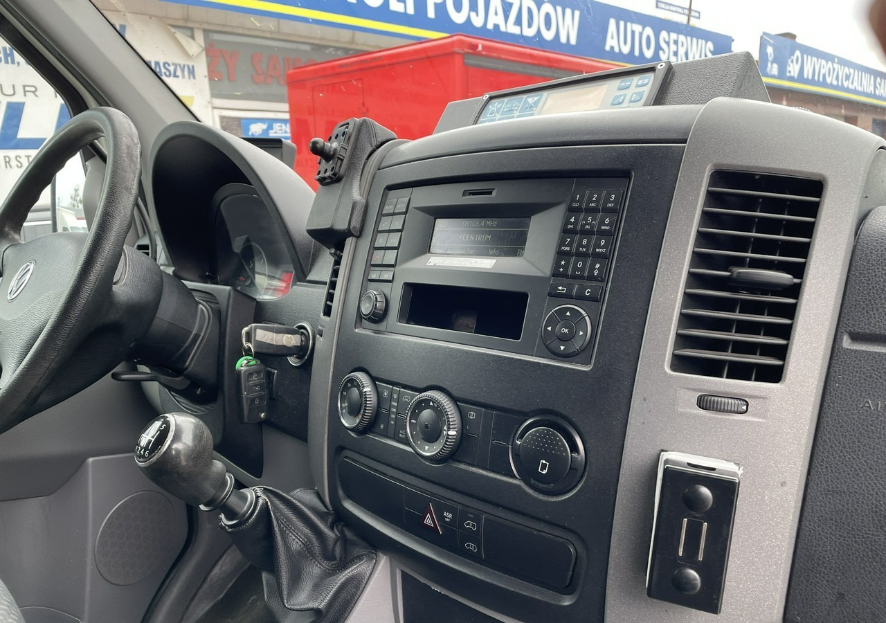 Ambulance Volkswagen Crafter Crafter 2.0-163KM Karetka Ambulans Wyposażony Model 2016: photos 14 Ambulance Volkswagen Crafter Crafter 2.0-163KM Karetka Ambulans Wyposażony Model 2016: photos 14