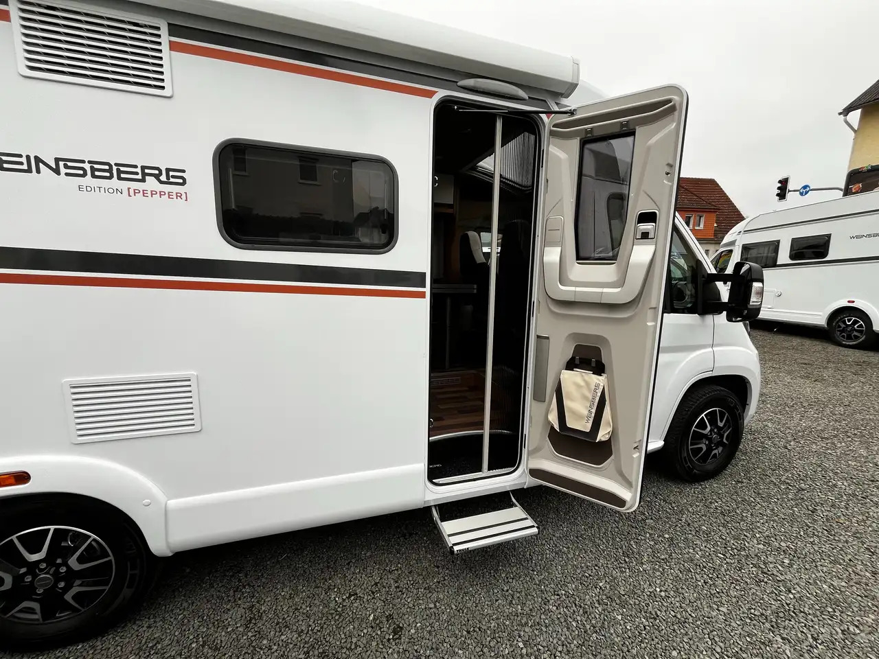 Weinsberg CaraCompact 600 MEG Pepper Mietwagen Verfügbar — crédit-bail Weinsberg CaraCompact 600 MEG Pepper Mietwagen Verfügbar: photos 6 Weinsberg CaraCompact 600 MEG Pepper Mietwagen Verfügbar — crédit-bail Weinsberg CaraCompact 600 MEG Pepper Mietwagen Verfügbar: photos 6