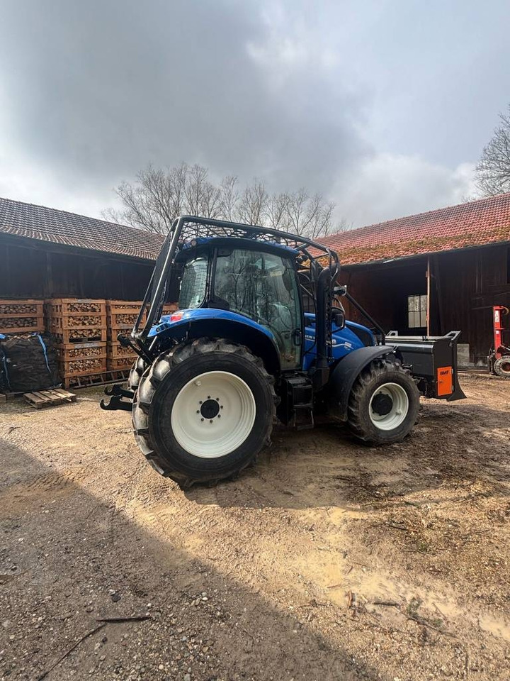 New Holland T5.110 AutoCommand - Tracteur forestier: photos 4 New Holland T5.110 AutoCommand - Tracteur forestier: photos 4