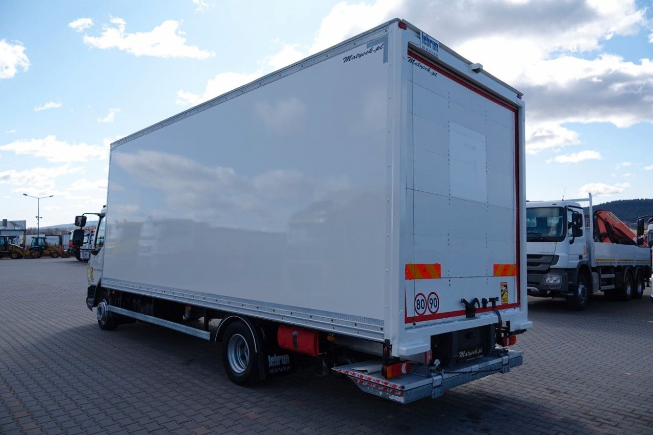 DAF LF 210 / KONTENER - 7 M / SOLÓWKA / WINDA DHOLLA - Camion fourgon: photos 2 DAF LF 210 / KONTENER - 7 M / SOLÓWKA / WINDA DHOLLA - Camion fourgon: photos 2