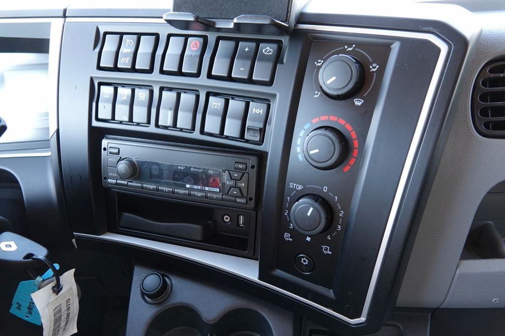 Camion frigorifique Renault D 250 / CHŁODNIA - 6,7 m / THERMO KING T 600R /: photos 16