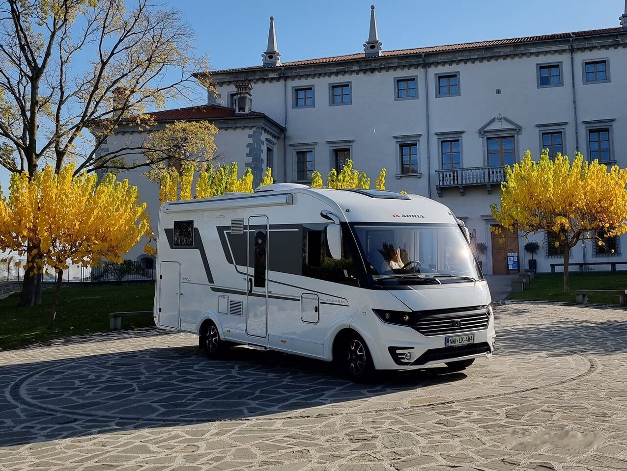 Adria Sonic Plus - Camping-car: photos 1 Adria Sonic Plus - Camping-car: photos 1