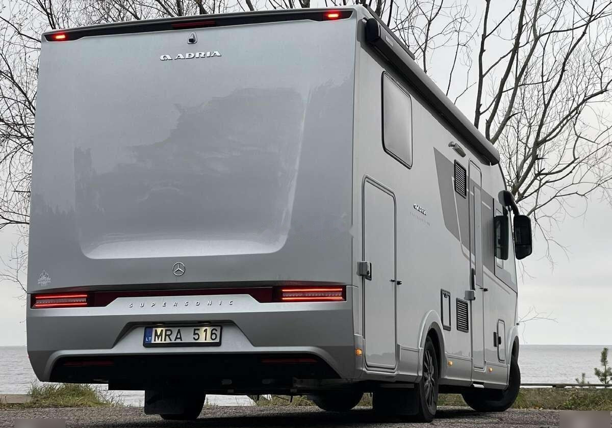 Adria Super Sonic 780SL - Camping-car: photos 4 Adria Super Sonic 780SL - Camping-car: photos 4