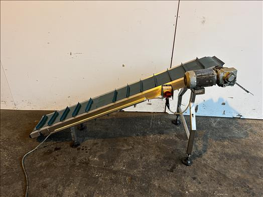 NNP Flighted elevator conveyor - Convoyeur: photos 1 NNP Flighted elevator conveyor - Convoyeur: photos 1