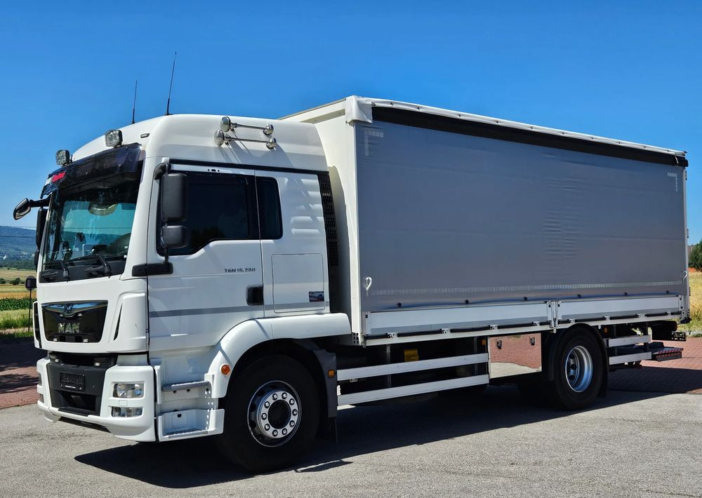 MAN TGM 15.290/E6/FIRANKA/BURTO-FIRANKA/SZKOŁA JAZDY/MAŁY ROZSTAW OSI/16PALET/WINDA/NISKI PRZEBIEG/2019/SERWISOWANY/JAK NOWY - Camion à rideaux coulissants: photos 1 MAN TGM 15.290/E6/FIRANKA/BURTO-FIRANKA/SZKOŁA JAZDY/MAŁY ROZSTAW OSI/16PALET/WINDA/NISKI PRZEBIEG/2019/SERWISOWANY/JAK NOWY - Camion à rideaux coulissants: photos 1