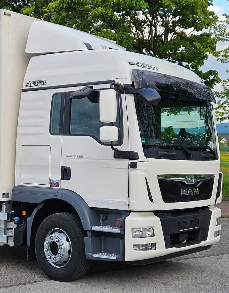 MAN TGM 15.290/IZOTERMA/WINDA/CHŁODNIA/KONTENER/17PALET/E6/OGRZEWANA IZOTERMA/SPROWADZONY/AUTOMAT/SYPIALKA/PIERWSZY WŁAŚCICIEL - Camion frigorifique: photos 4 MAN TGM 15.290/IZOTERMA/WINDA/CHŁODNIA/KONTENER/17PALET/E6/OGRZEWANA IZOTERMA/SPROWADZONY/AUTOMAT/SYPIALKA/PIERWSZY WŁAŚCICIEL - Camion frigorifique: photos 4