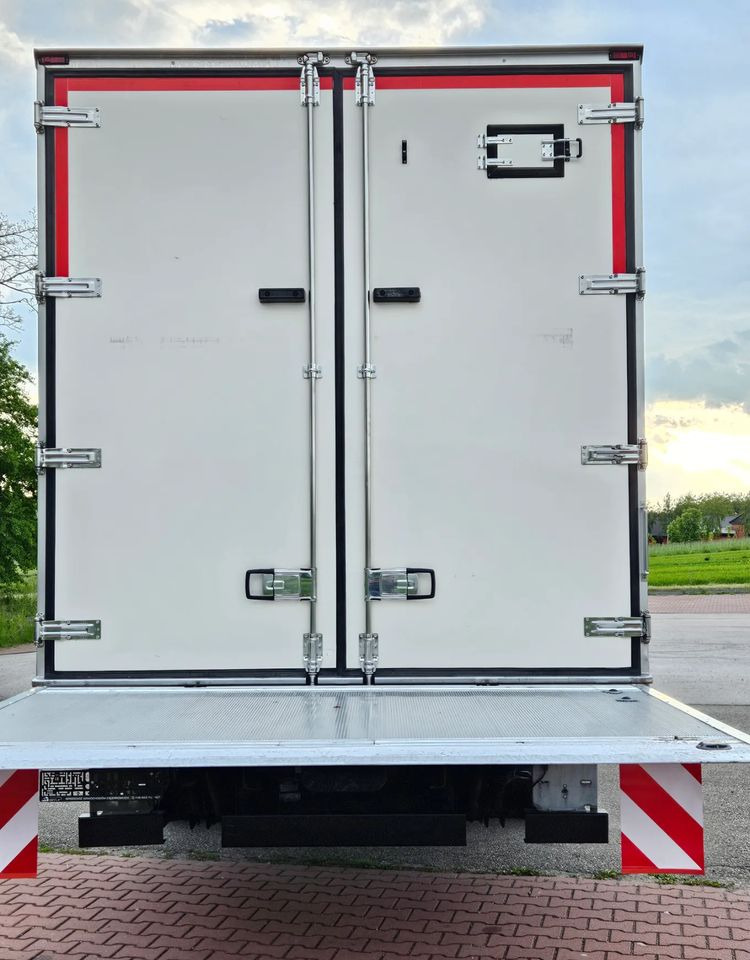 Camion frigorifique MAN TGM 15.290/IZOTERMA/WINDA/CHŁODNIA/KONTENER/17PALET/E6/OGRZEWANA IZOTERMA/SPROWADZONY/AUTOMAT/SYPIALKA/PIERWSZY WŁAŚCICIEL: photos 9