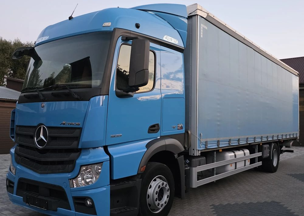Mercedes-Benz ACTROS 1833 / FIRANKA/ WINDA / 22PALETY / 8760 ŁADOWNOŚĆ / AUTOMAT / DUŻY SILNIK  / SYPIALKA / - Camion à rideaux coulissants: photos 1 Mercedes-Benz ACTROS 1833 / FIRANKA/ WINDA / 22PALETY / 8760 ŁADOWNOŚĆ / AUTOMAT / DUŻY SILNIK  / SYPIALKA / - Camion à rideaux coulissants: photos 1