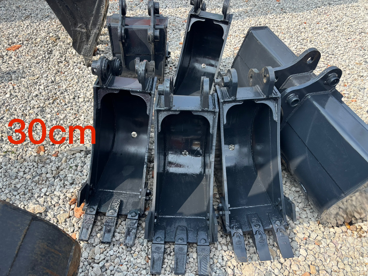 30cm bucket - Godet pour pelle pour Mini pelle: photos 1 30cm bucket - Godet pour pelle pour Mini pelle: photos 1