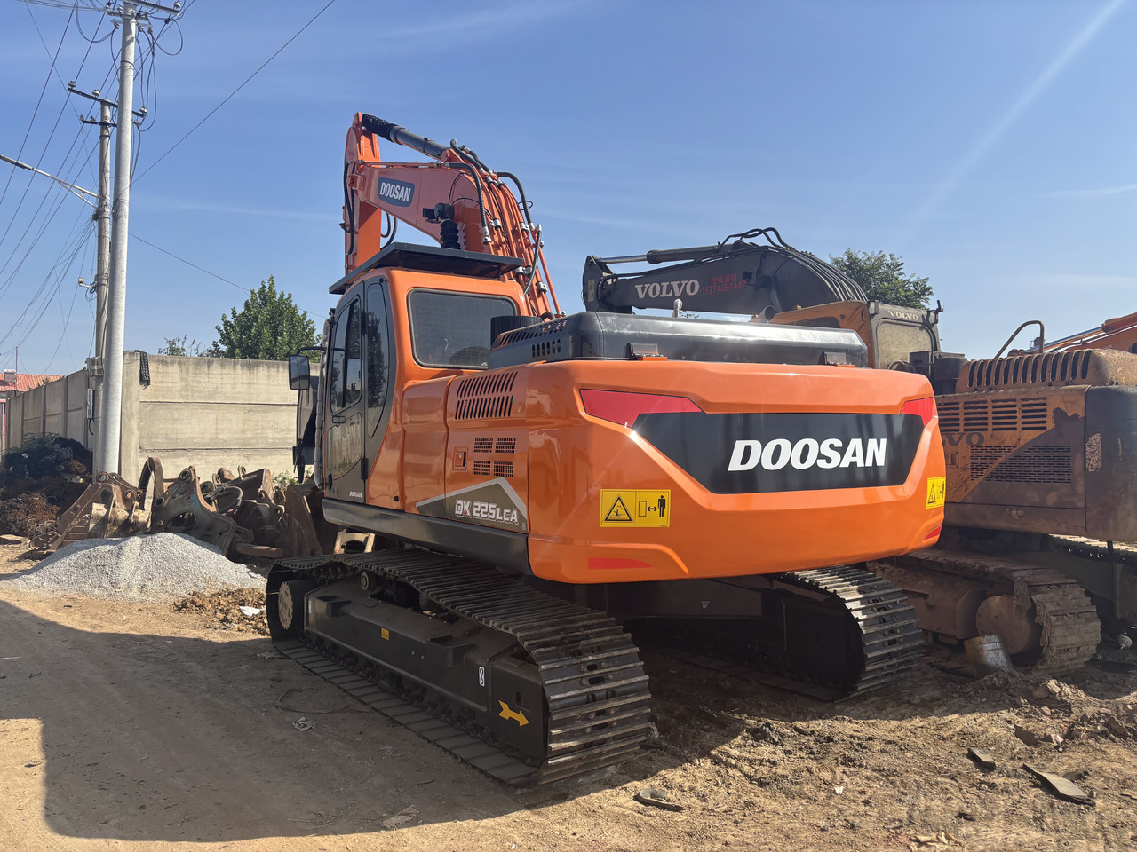 DOOSAN Korea imports doosan DX225 - Pelle sur chenille: photos 2 DOOSAN Korea imports doosan DX225 - Pelle sur chenille: photos 2