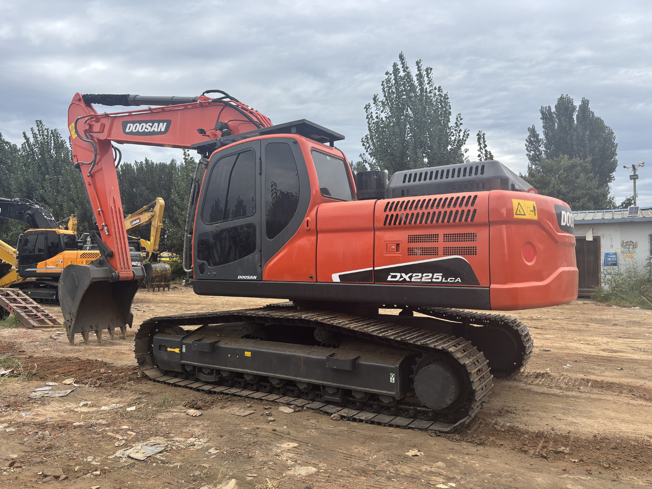 Doosan DX 225 Korea imports doosan DX225 - Pelle sur chenille: photos 1 Doosan DX 225 Korea imports doosan DX225 - Pelle sur chenille: photos 1