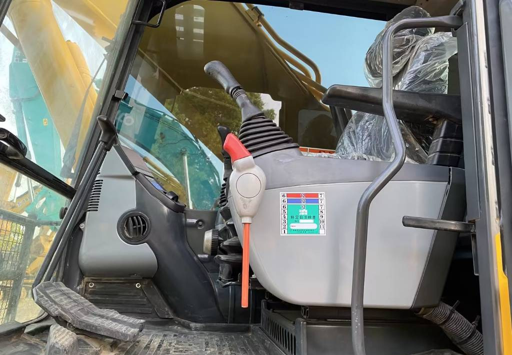 KOMATSU PC 450-8 - Pelle sur chenille: photos 5 KOMATSU PC 450-8 - Pelle sur chenille: photos 5