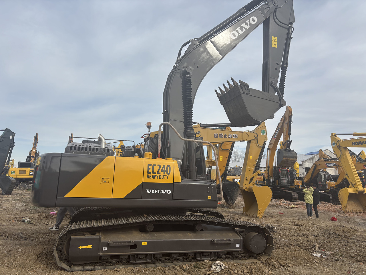 Volvo EC 240 - Pelle sur chenille: photos 1 Volvo EC 240 - Pelle sur chenille: photos 1