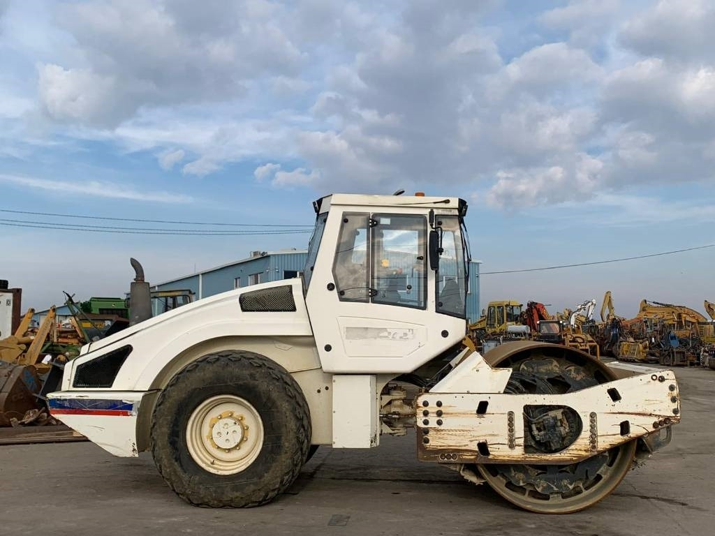 Bomag BW 213 D H-4 - Compacteur à pieds de mouton/ Monocylindre: photos 2 Bomag BW 213 D H-4 - Compacteur à pieds de mouton/ Monocylindre: photos 2