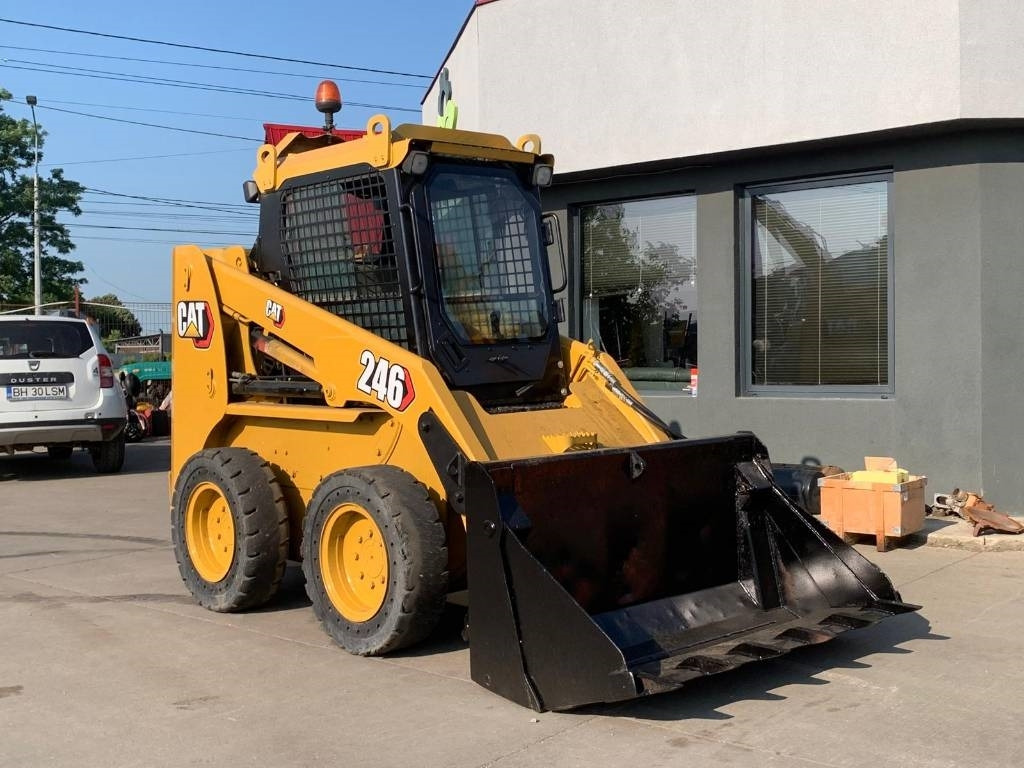 CAT 246 - Mini chargeuse: photos 4 CAT 246 - Mini chargeuse: photos 4