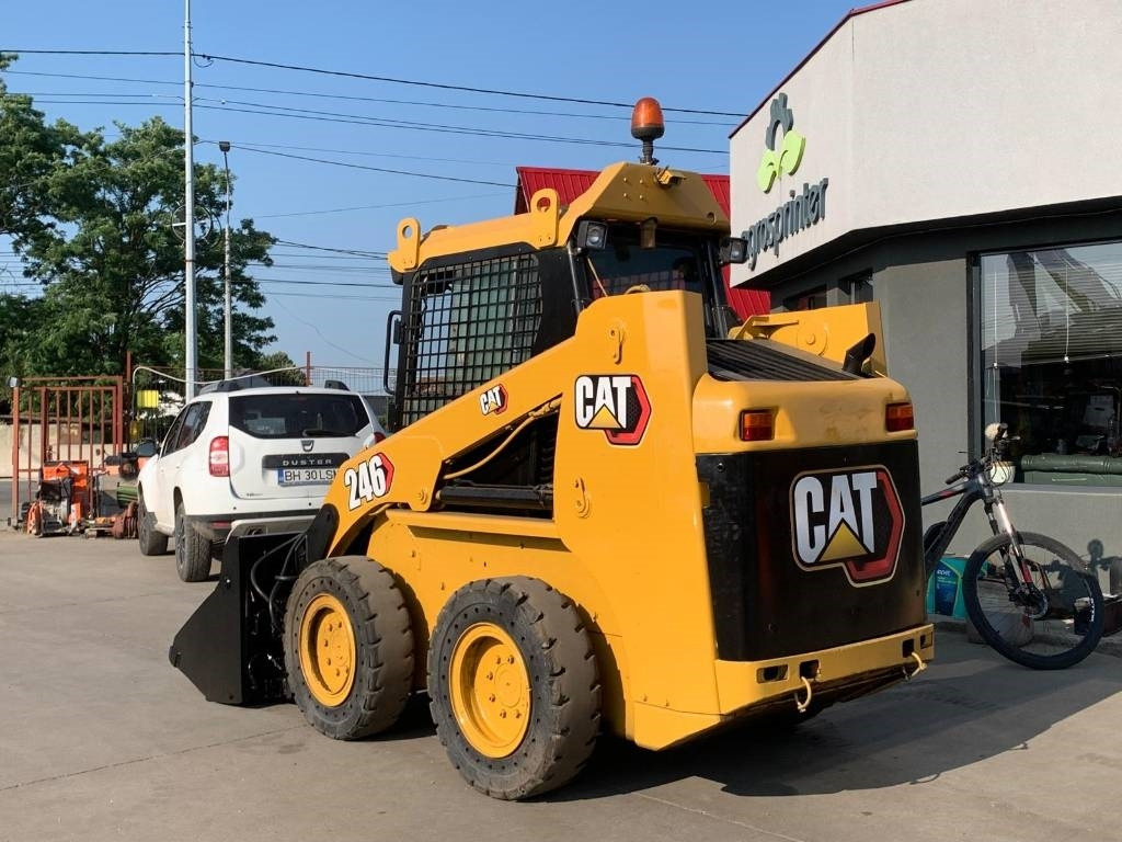 CAT 246 - Mini chargeuse: photos 3 CAT 246 - Mini chargeuse: photos 3