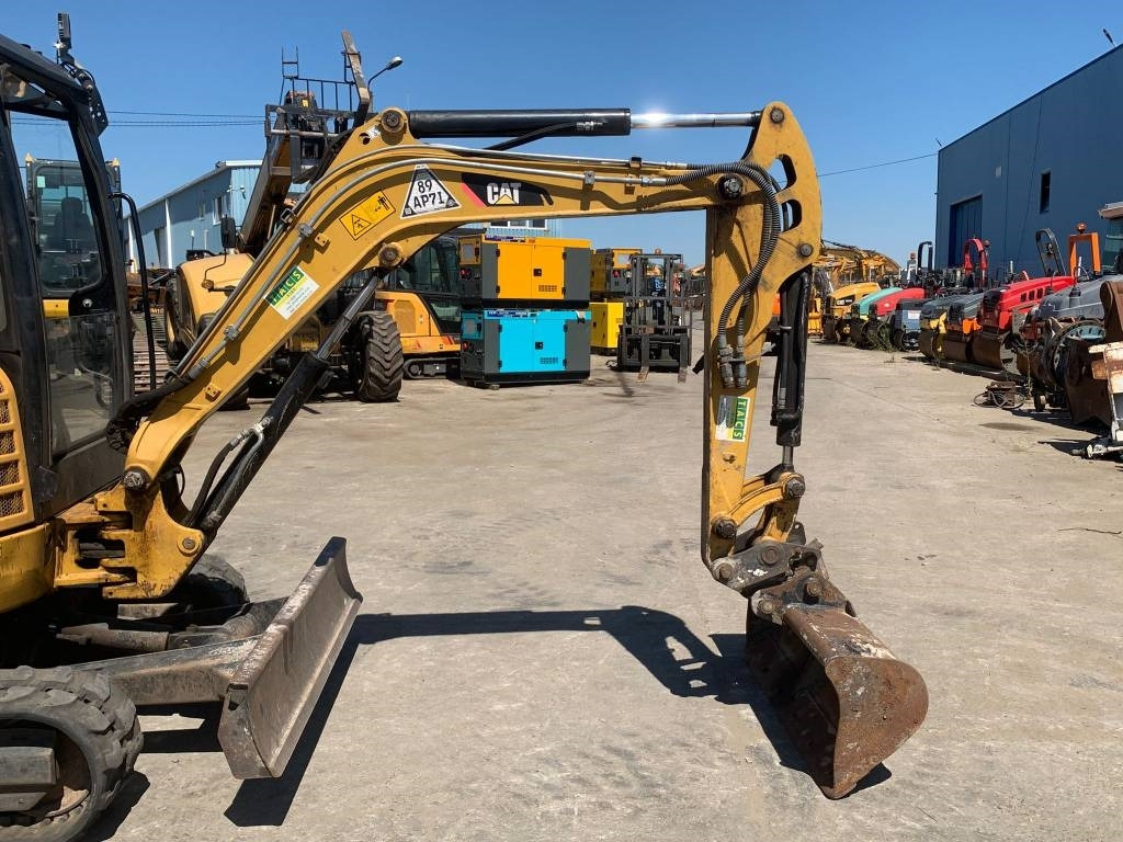 CAT 302.7 CR - Mini pelle: photos 5 CAT 302.7 CR - Mini pelle: photos 5
