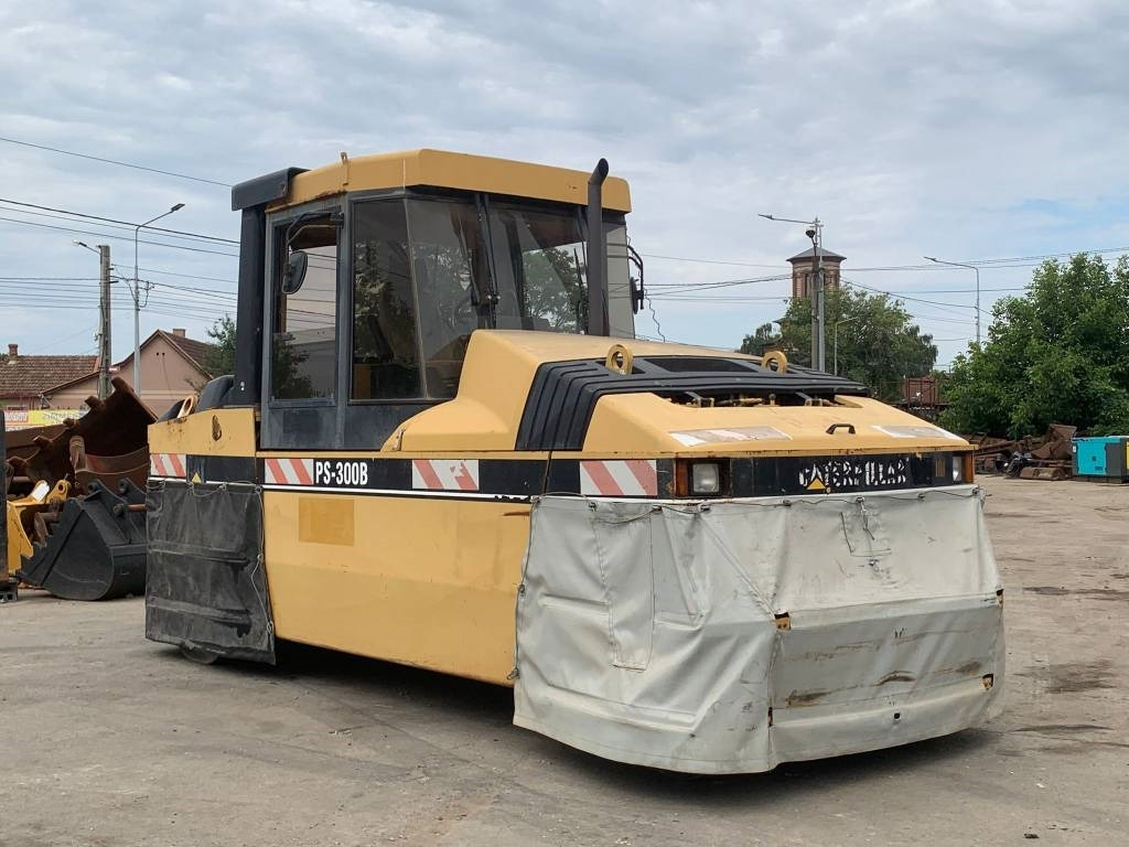 CAT PS 300 B - Compacteur à pneus: photos 2 CAT PS 300 B - Compacteur à pneus: photos 2