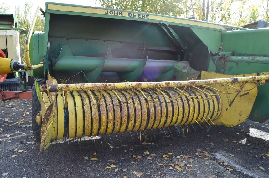 John Deere 468 - Presse à balles cubiques: photos 3 John Deere 468 - Presse à balles cubiques: photos 3