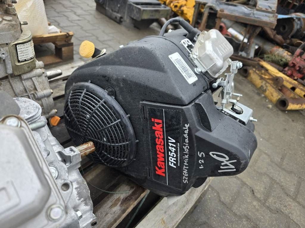 Kawasaki SRB3/P V-0113 ENGINE - Moteur pour Engins de chantier: photos 1 Kawasaki SRB3/P V-0113 ENGINE - Moteur pour Engins de chantier: photos 1