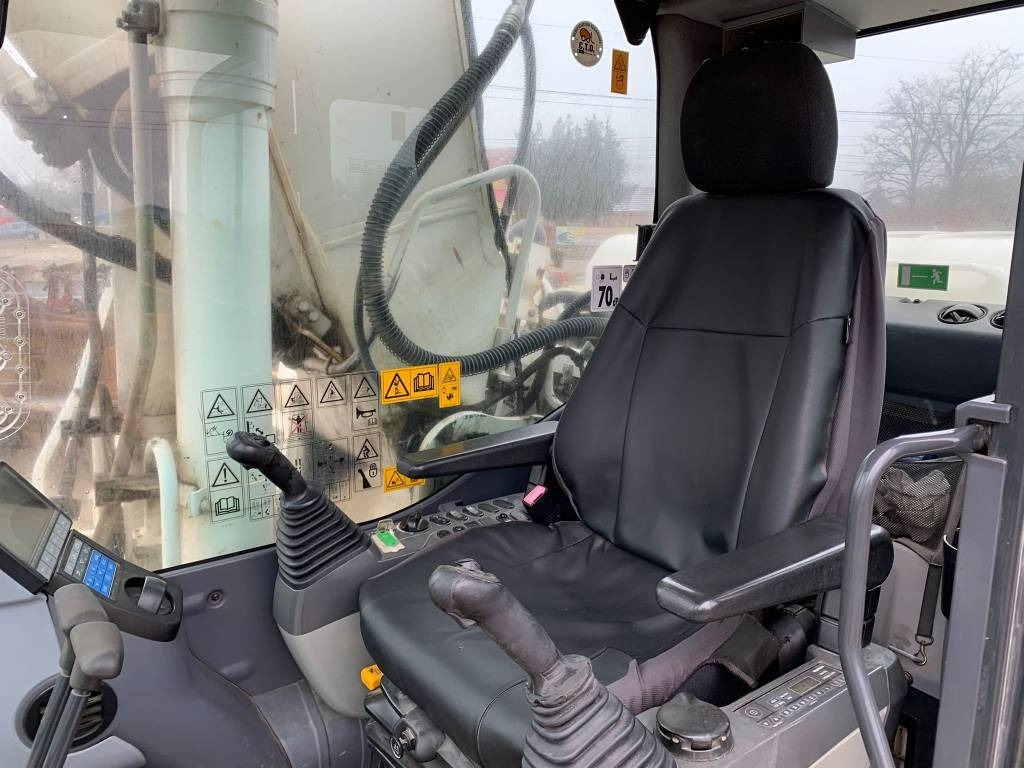 Pelle sur chenille Komatsu PC 240 NLC-8: photos 9