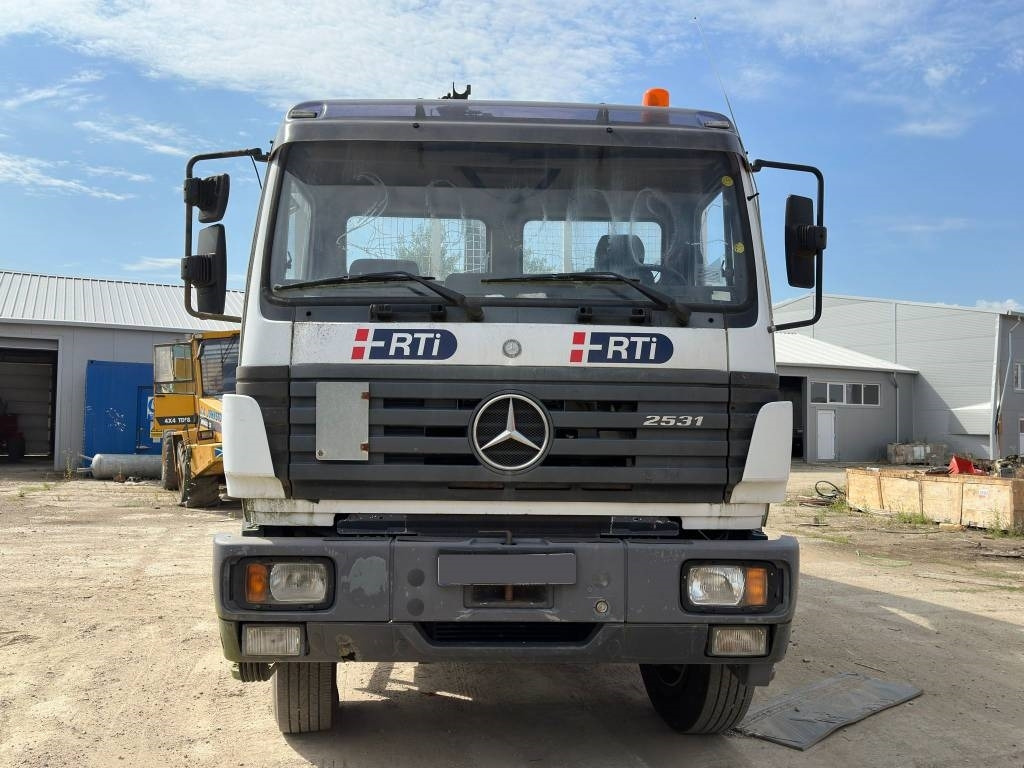 Mercedes-Benz 2531 - Camion grue, Camion plateau: photos 4 Mercedes-Benz 2531 - Camion grue, Camion plateau: photos 4