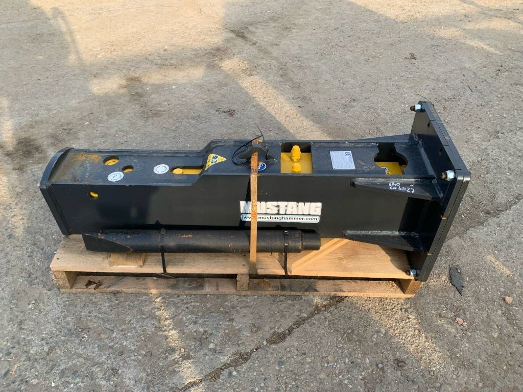Mustang HM702 - Marteau hydraulique pour Engins de chantier: photos 1 Mustang HM702 - Marteau hydraulique pour Engins de chantier: photos 1