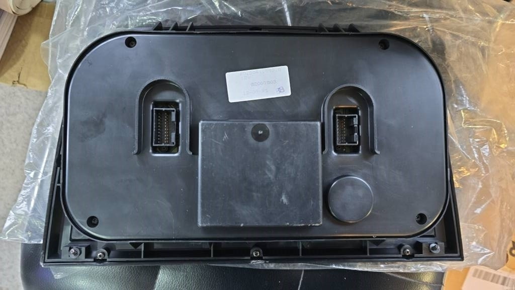 New Holland 82007803 NEW Instrument Cluster - Système électrique pour Engins de chantier: photos 3 New Holland 82007803 NEW Instrument Cluster - Système électrique pour Engins de chantier: photos 3