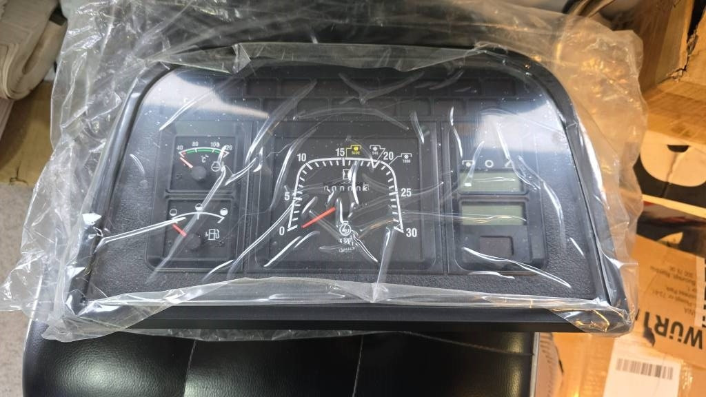 New Holland 82007803 NEW Instrument Cluster - Système électrique pour Engins de chantier: photos 1 New Holland 82007803 NEW Instrument Cluster - Système électrique pour Engins de chantier: photos 1