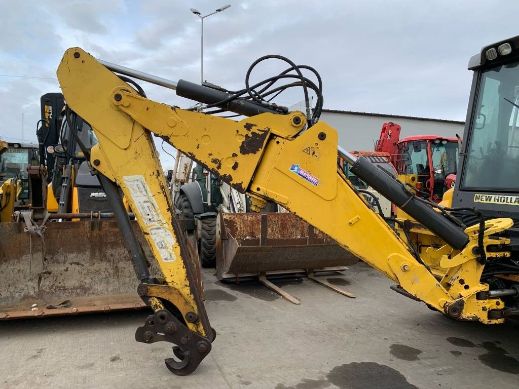 New Holland B 115 4PS - Tractopelle: photos 5 New Holland B 115 4PS - Tractopelle: photos 5