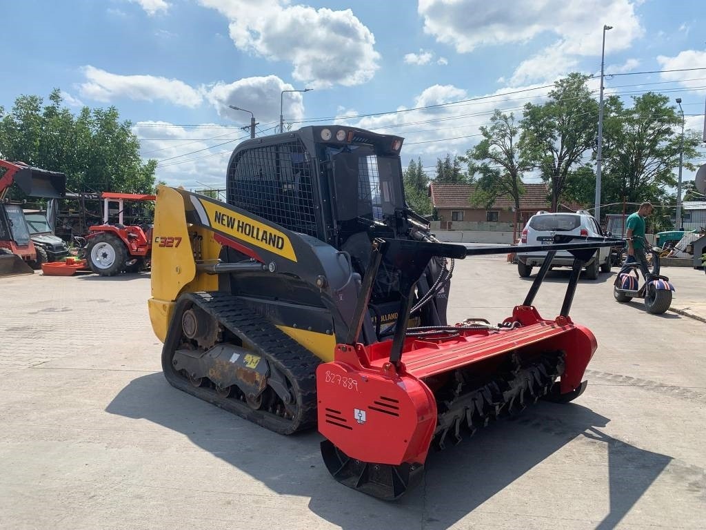 New Holland C327 - Mini chargeuse: photos 4 New Holland C327 - Mini chargeuse: photos 4