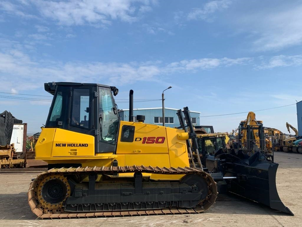 New Holland D 150 - Bulldozer: photos 2 New Holland D 150 - Bulldozer: photos 2