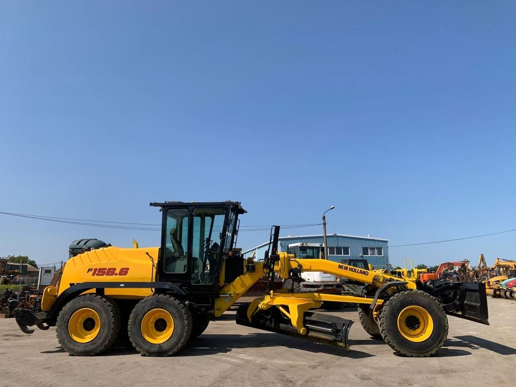 New Holland F 156.6 A - Niveleuse: photos 2 New Holland F 156.6 A - Niveleuse: photos 2