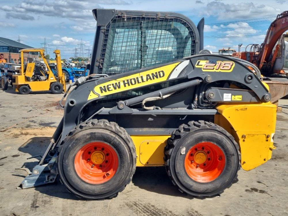 New Holland L 218 - Mini chargeuse: photos 2 New Holland L 218 - Mini chargeuse: photos 2