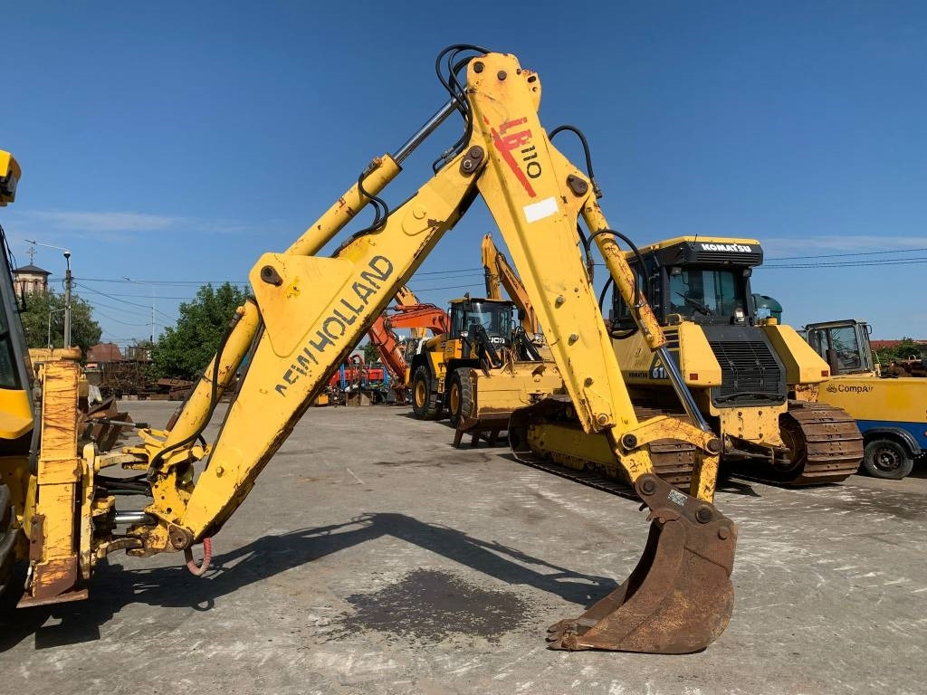 New Holland LB 110-4 PT - Tractopelle: photos 4 New Holland LB 110-4 PT - Tractopelle: photos 4