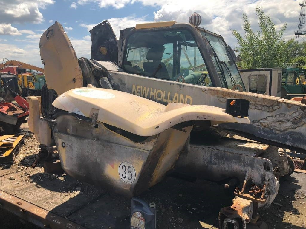 New Holland LM 430 FOR PARTS - Chariot télescopique: photos 2 New Holland LM 430 FOR PARTS - Chariot télescopique: photos 2