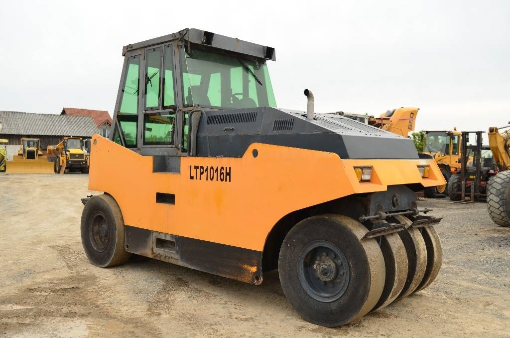 Sinoway LTP1016H - Compacteur à pneus: photos 4 Sinoway LTP1016H - Compacteur à pneus: photos 4