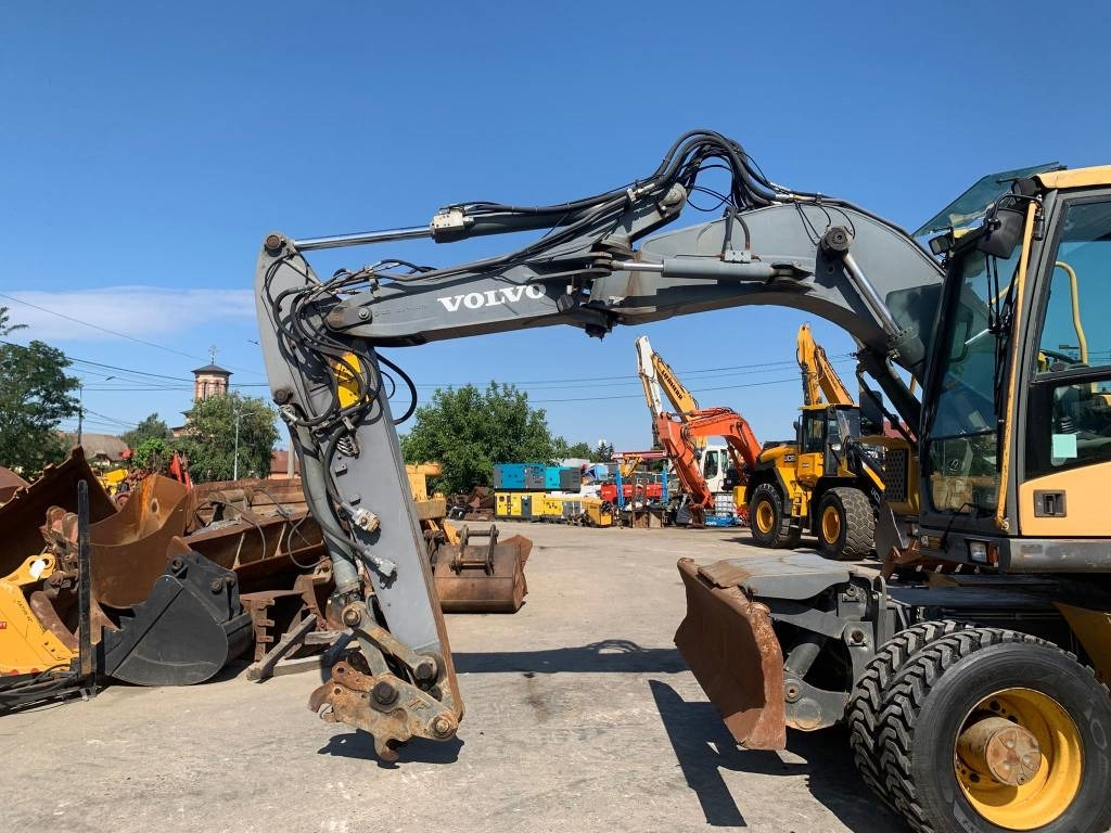 Volvo EW 140 C - Pelle sur pneus: photos 4 Volvo EW 140 C - Pelle sur pneus: photos 4