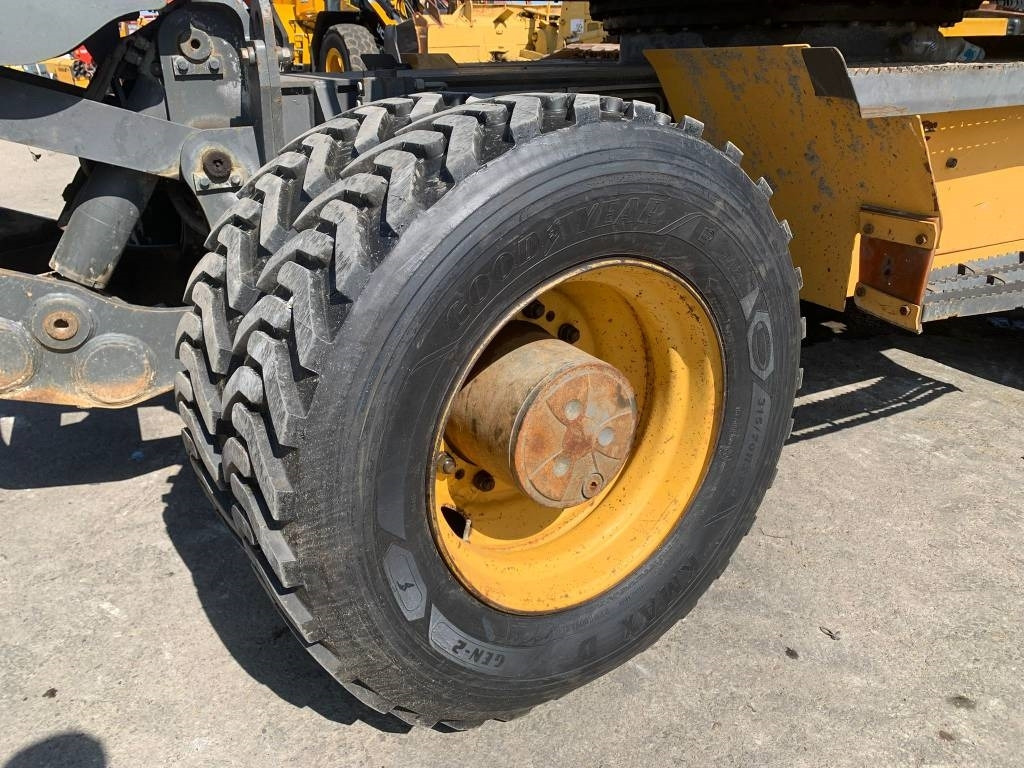 Volvo EW 140 C - Pelle sur pneus: photos 5 Volvo EW 140 C - Pelle sur pneus: photos 5