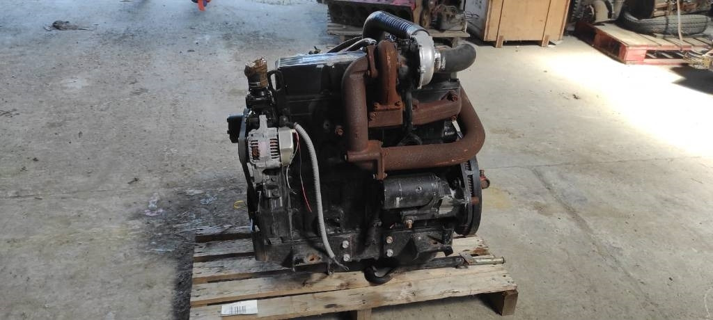 Yanmar 4TNE100  - Moteur pour Machine agricole: photos 2 Yanmar 4TNE100  - Moteur pour Machine agricole: photos 2