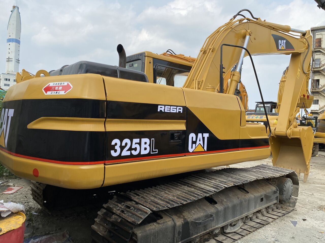 Caterpillar 325BL - Pelle sur chenille: photos 1 Caterpillar 325BL - Pelle sur chenille: photos 1