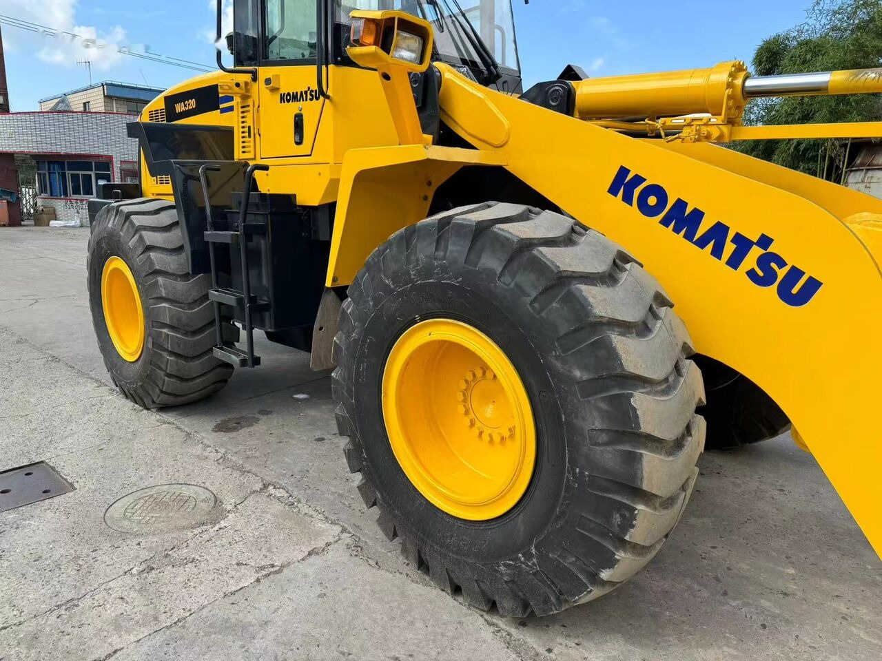 Komatsu WA320-5 - Chargeuse sur pneus: photos 1 Komatsu WA320-5 - Chargeuse sur pneus: photos 1