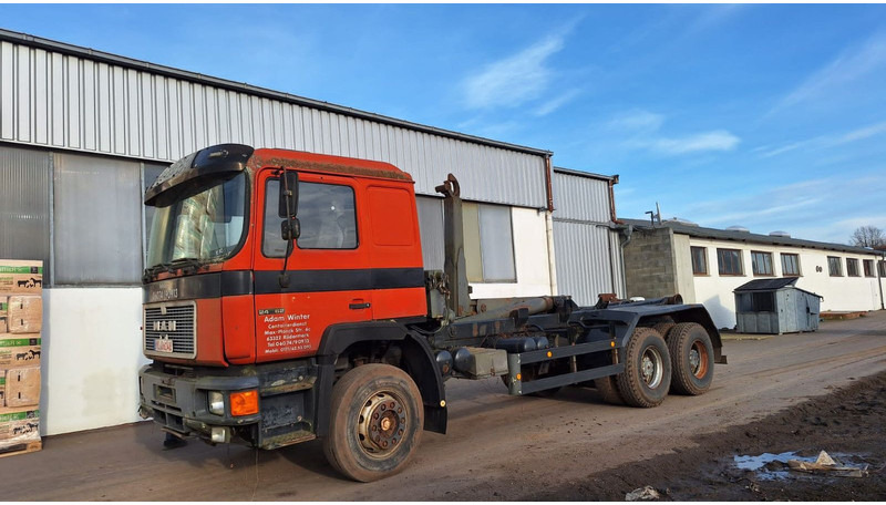 MAN 26.272 K Abroller Blatt/Blatt 6x4 - Camion ampliroll: photos 4 MAN 26.272 K Abroller Blatt/Blatt 6x4 - Camion ampliroll: photos 4