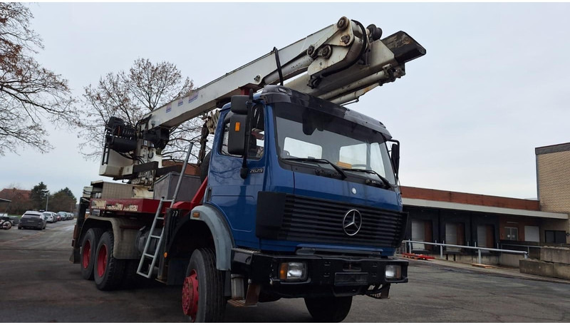 Mercedes-Benz 2629 AK Motorwagen mit Kran 6x6 - Camion grue: photos 1 Mercedes-Benz 2629 AK Motorwagen mit Kran 6x6 - Camion grue: photos 1