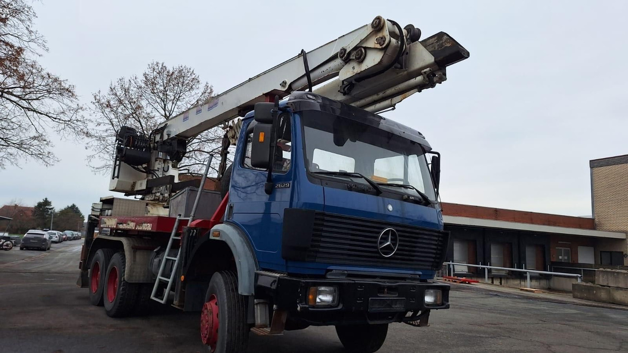 Mercedes-Benz 2629 AK Motorwagen mit Kran Dachdeckerkran6x6 - Camion grue: photos 3 Mercedes-Benz 2629 AK Motorwagen mit Kran Dachdeckerkran6x6 - Camion grue: photos 3