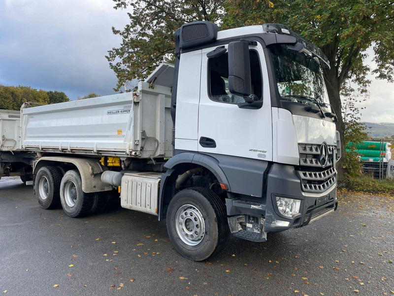 Mercedes-Benz 2648 3348 - Camion benne: photos 1 Mercedes-Benz 2648 3348 - Camion benne: photos 1